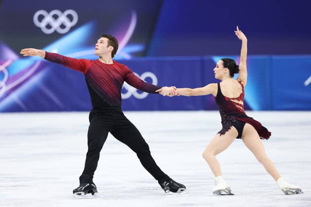 MILAN, ITALY - FEBRUARY 15: Lia Pereira and Trennt Michaud of Team Canada compete in Pair Skating - Short Program on day nine of the Milano Cortina 2026 Winter Olympics at Milano Ice Skating Arena on February 15, 2026 in Milan, Italy.  Copyright: xVCGx 111621708543