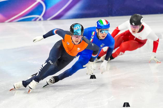 2026-02-16 - Milano Cortina 2026 Winter Olympics MILAN, ITALY - FEBRUARY 16: Thomas Nadalini of Italy, Melle van t Wout of Netherlands performing on the Short Track Speed skating, Eisschnelllauf of the Milano Cortina 2026 Winter Olympics at the Milano Ice Skating Arena on February 16, 2026 in Milan, Italy Milan Milano Ice Skating Arena Italy Content not available for redistribution in The Netherlands directly or indirectly through any third parties. Copyright: xAndrexWeeningx