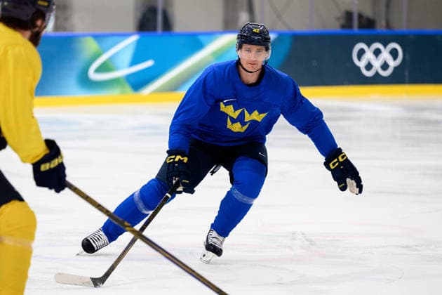 260216 Gustav Forsling of Sweden at an Ice hockey, Eishockey practice session during day 10 of the 2026 Winter Olympics on February 16, 2026 in Milan. Photo: Carl Sandin BILDBYRAN kod CS CS0883 ishockey ice hockey Olympic Games, Olympische Spiele, Olympia, OS olympics winter olympics os ol olympiska spel vinter-os olympiske leker milano cortina 2026 milan cortina 2026 milano cortina 2026 olympic games milano cortina 2026 winter olympic games milano cortina-os milano cortina-ol vinter-ol 10 bbeng sverige sweden *** 260216 Gustav Forsling of Sweden at an ice hockey practice session during day 10 of the 2026 Winter Olympics on February 16, 2026 in Milan Photo Carl Sandin BILDBYRAN code CS CS0883 ice hockey ice hockey olympic games olympics winter olympics os ol olympiska spel vinter os olympiske leker milano cortina 2026 milan cortina 2026 milano cortina 2026 olympic games milano cortina 2026 winter olympic games milano cortina os milano cortina ol vinter ol 10 bbeng sverige sweden  Copyright: CARLxSANDIN BB260216CS011