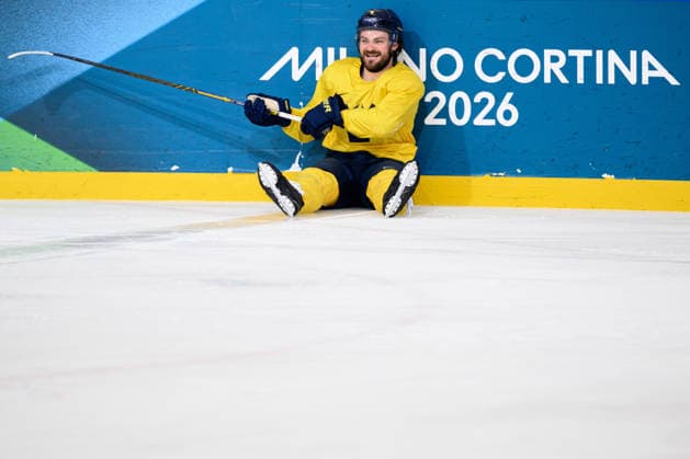 260216 Rasmus Andersson of Sweden at an Ice hockey, Eishockey practice session during day 10 of the 2026 Winter Olympics on February 16, 2026 in Milan. Photo: Carl Sandin BILDBYRAN kod CS CS0883 ishockey ice hockey Olympic Games, Olympische Spiele, Olympia, OS olympics winter olympics os ol olympiska spel vinter-os olympiske leker milano cortina 2026 milan cortina 2026 milano cortina 2026 olympic games milano cortina 2026 winter olympic games milano cortina-os milano cortina-ol vinter-ol 10 bbeng sverige sweden *** 260216 Rasmus Andersson of Sweden at an ice hockey practice session during day 10 of the 2026 Winter Olympics on February 16, 2026 in Milan Photo Carl Sandin BILDBYRAN code CS CS0883 ice hockey ice hockey olympic games olympics winter olympics os ol olympiska spel vinter os olympiske leker milano cortina 2026 milan cortina 2026 milano cortina 2026 olympic games milano cortina 2026 winter olympic games milano cortina os milano cortina ol vinter ol 10 bbeng sverige sweden  Copyright: CARLxSANDIN BB260216CS017