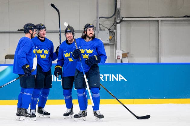 260216 Gabriel Landeskog, Rasmus Dahlin, Lucas Raymond and Mika Zibanejad of Sweden at an Ice hockey, Eishockey practice session during day 10 of the 2026 Winter Olympics on February 16, 2026 in Milan. Photo: Carl Sandin BILDBYRAN kod CS CS0883 ishockey ice hockey Olympic Games, Olympische Spiele, Olympia, OS olympics winter olympics os ol olympiska spel vinter-os olympiske leker milano cortina 2026 milan cortina 2026 milano cortina 2026 olympic games milano cortina 2026 winter olympic games milano cortina-os milano cortina-ol vinter-ol 10 bbeng sverige sweden *** 260216 Gabriel Landeskog, Rasmus Dahlin, Lucas Raymond and Mika Zibanejad of Sweden at an ice hockey practice session during day 10 of the 2026 Winter Olympics on February 16, 2026 in Milan Photo Carl Sandin BILDBYRAN kod CS CS0883 ishockey ice hockey olympic games olympics winter olympics os ol olympiska spel vinter os olympiske leker milano cortina 2026 milan cortina 2026 milano cortina 2026 olympic games milano cortina 2026 winter olympic games milano cortina os milano cortina ol vinter ol 10 bbeng sverige sweden  Copyright: CARLxSANDIN BB260216CS030