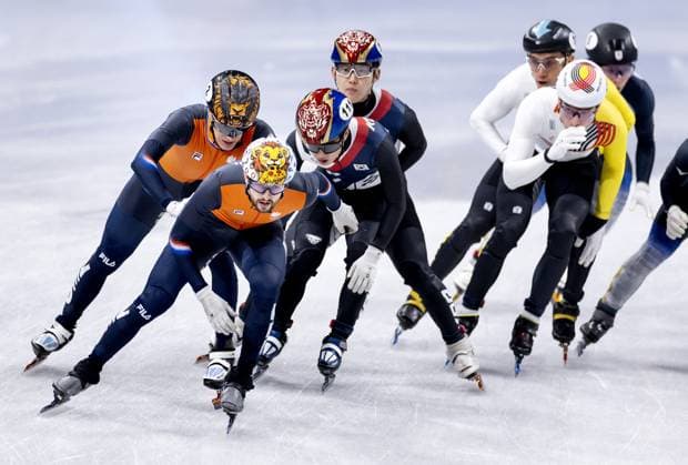 MILAN - Friso Emons and Itzhak de Laat during the 5000-meter relay semifinal in the short track Speed skating, Eisschnelllauf event at the Milan Ice Skating Area at the Milan Winter Olympics. ROBIN VAN LONKHUIJSEN ANP xVIxANPxSportx xxANPxIVx 550878703 originalFilename: 550878703.jpg