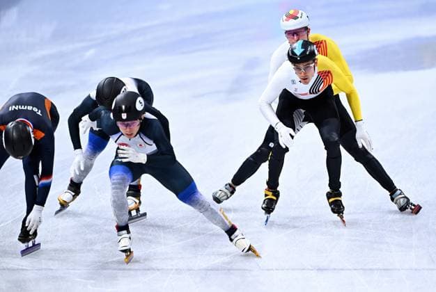 Belgian shorttrack skater Ward Petre and Belgian shorttrack skater Stijn Desmet pictured in action during the semifinals of the men s 5000m Relay Short Track Speed skating, Eisschnelllauf at the Milano Cortina 2026 Olympic Winter games, Winterspiele,Spiele, Summer games on Monday 16 February 2026 in Milan, Italy. The XXV Winter Olympics take place from 6 to 22 February 2026 in Italy. JASPERxJACOBS  x163817082x