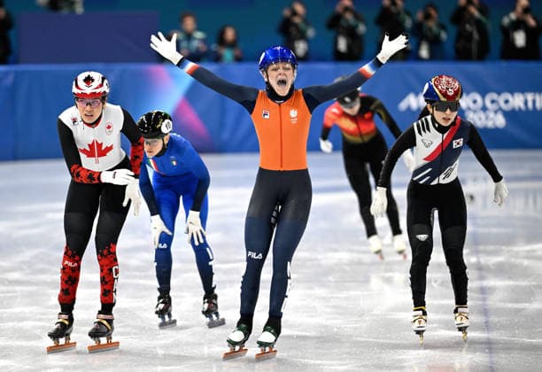 (260216) -- MILAN, Feb. 16, 2026 -- Xandra Velzeboer (C) of the Netherlands celebrates after the short track Speed skating, Eisschnelllauf women s 1000m final A at the Milan-Cortina 2026 Olympic Winter games, Winterspiele,Spiele, Summer games in Milan, Italy, Feb. 16, 2026. ) (MICO2026)ITALY-MILAN-OLYMPIC WINTER GAMES-SHORT TRACK SPEED SKATING-WOMEN S 1000M-FINALS ChengxMin 