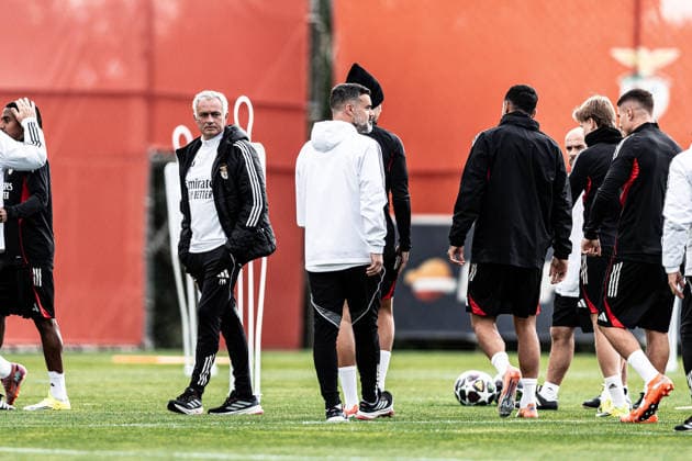 February 16, 2026, Seixal, Lisbon, Portugal: Jose Mourinho Head Coach of SL Benfica during the SL Benfica training prior to the UEFA Champions League game between SL Benfica and Real Madrid CF at Benfica Campus on February 16, 2026 in Seixal, Portugal. Seixal Portugal - ZUMAg283 20260216_zsp_g283_014 Copyright: xJoaoxGregoriox