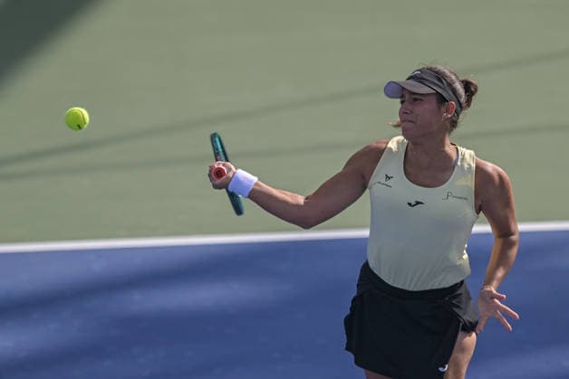 2026 Dubai Duty Free Tennis Championship DUBAI, UNITED ARAB EMIRATES - FEBRUARY 16: Spanish tennis player Jessica Bouzas Maneiro competes against Switzerland s Belinda Bencic (not seen) in the women’s singles match of the Dubai Duty Free Tennis Championship at the Dubai Duty Tennis Stadium in Dubai, United Arab Emirates, on February 16, 2026. Waleed Zein Anadolu Dubai United Arab Emirates. Editorial use only. Please get in touch for any other usage.  Copyright: x2026xAnadoluxWaleedxZeinx