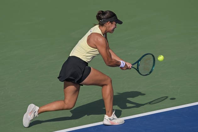 2026 Dubai Duty Free Tennis Championship DUBAI, UNITED ARAB EMIRATES - FEBRUARY 16: Spanish tennis player Jessica Bouzas Maneiro competes against Switzerland s Belinda Bencic (not seen) in the women’s singles match of the Dubai Duty Free Tennis Championship at the Dubai Duty Tennis Stadium in Dubai, United Arab Emirates, on February 16, 2026. Waleed Zein Anadolu Dubai United Arab Emirates. Editorial use only. Please get in touch for any other usage.  Copyright: x2026xAnadoluxWaleedxZeinx