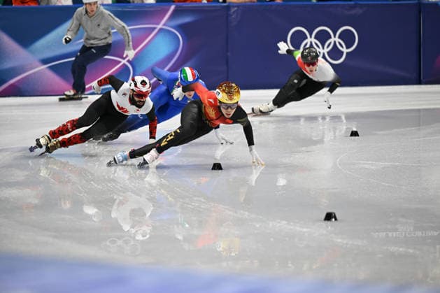 Short Track Speed skating, Eisschnelllauf - Milano Cortina 2026 Winter Olympics: Day 10 The Chinese team competes during the Winter Olympic Games, Olympische Spiele, Olympia, OS in Milano, Italy, on February 16, 2026, at the Milano Ice Skating Arena. Milano Lombardia Italy  Copyright: xFedericoxManonix originalFilename:manoni-olympics260216_npku9.jpg