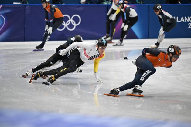 Short Track Speed skating, Eisschnelllauf - Milano Cortina 2026 Winter Olympics: Day 10 The Belgian team and Dutch team compete during the Winter Olympic Games, Olympische Spiele, Olympia, OS at the Milano Ice Skating Arena in Milano, Italy, on February 16, 2026. Milano Lombardia Italy  Copyright: xFedericoxManonix originalFilename:manoni-olympics260216_npoUk.jpg