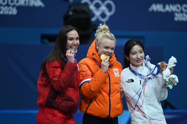 GIOCHI OLIMPICI - Olimpiadi Invernali Milano-Cortina 2026 - Short Track Speed skating, Eisschnelllauf Women s 1000m Courtney Sarault from Canada,Xandra Velzeboer from Netherlands,Gilli Kim from Republic of Korea during the Winter Olympic Games, Olympische Spiele, Olympia, OS Milano Cortina 2026, Milano Ice Skating Arena, on February 16, 2026 in Milano, Italy Cortina D Ampezzo Italy  Copyright: xIPAxSport ABACAx