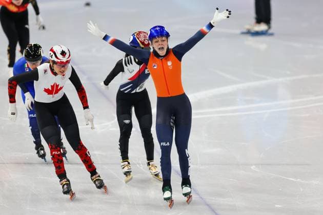 v.l. Courtney Sarault (CAN), Gilli Kim (KOR), Siegerin Xandra Velzeboer (NED) Short Track Speed skating, Eisschnelllauf am 16.02.2026 - Frauen 1000m Finale bei den Olympischen Winterspielen Mailand (Milano Cortina) in Mailand, Italien. Mailand Milano Ice Skating Arena Lombardei Italien *** from l Courtney Sarault CAN , Gilli Kim KOR , winner Xandra Velzeboer NED Short Track Speed Skating on 16 02 2026 Women 1000m Final at the Olympic Winter Games Milan Milano Cortina in Milan, Italy Milan Milano Ice Skating Arena Lombardy Italy