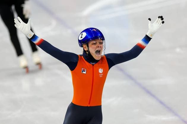 Xandra Velzeboer (NED) gewinnt das Short Track Speed skating, Eisschnelllauf am 16.02.2026 - Frauen 1000m Finale bei den Olympischen Winterspielen Mailand (Milano Cortina) in Mailand, Italien. Mailand Milano Ice Skating Arena Lombardei Italien *** Xandra Velzeboer NED wins the Short Track Speed Skating on 16 02 2026 Women 1000m Final at the Olympic Winter Games Milan Milano Cortina in Milan, Italy Milan Milano Ice Skating Arena Lombardy Italy