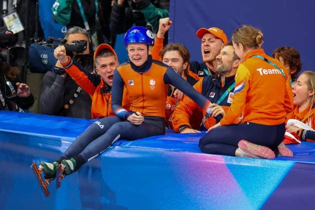 Xandra Velzeboer (NED) gewinnt das Short Track Speed skating, Eisschnelllauf am 16.02.2026 - Frauen 1000m Finale bei den Olympischen Winterspielen Mailand (Milano Cortina) in Mailand, Italien. Mailand Milano Ice Skating Arena Lombardei Italien *** Xandra Velzeboer NED wins the Short Track Speed Skating on 16 02 2026 Women 1000m Final at the Olympic Winter Games Milan Milano Cortina in Milan, Italy Milan Milano Ice Skating Arena Lombardy Italy