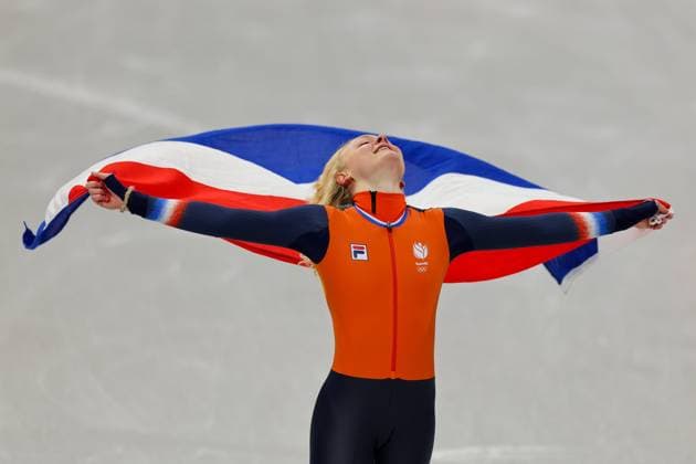 Xandra Velzeboer (NED) gewinnt das Short Track Speed skating, Eisschnelllauf am 16.02.2026 - Frauen 1000m Finale bei den Olympischen Winterspielen Mailand (Milano Cortina) in Mailand, Italien. Mailand Milano Ice Skating Arena Lombardei Italien *** Xandra Velzeboer NED wins the Short Track Speed Skating on 16 02 2026 Women 1000m Final at the Olympic Winter Games Milan Milano Cortina in Milan, Italy Milan Milano Ice Skating Arena Lombardy Italy