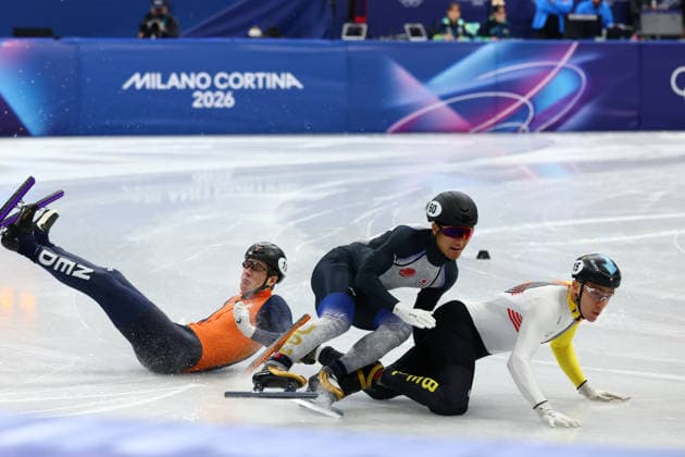 February 16, 2026, Milan, Lombardy, Italy: TEUN BOER of Netherlands, YOSHINAGA Kazuki of Japan and STIJN DESMET of Belgium fall during the Men s 500m Heats of the Short Track Speed skating, Eisschnelllauf at the Milano Cortina 2026 Winter Olympic Games, Olympische Spiele, Olympia, OS Olympics 2026: Milano Cortina: Short Track Speed Skating  - ZUMAc179 20260216_oly_c179_096 Copyright: xMickaelxChavetx