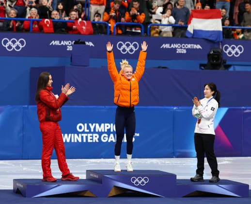 February 16, 2026, Milan, Lombardy, Italy: XANDRA VELZEBOER of Netherlands celebrates winning the gold medal in the Women s 1000m of the Short Track Speed skating, Eisschnelllauf at the Milano Cortina 2026 Winter Olympic Games, Olympische Spiele, Olympia, OS Olympics 2026: Milano Cortina: Short Track Speed Skating  - ZUMAc179 20260216_oly_c179_119 Copyright: xMickaelxChavetx