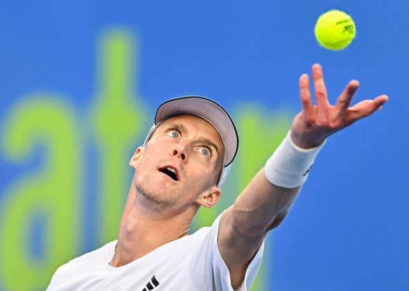 ATP, Tennis Herren Qatar ExxonMobil Open 2026-Round of 32 Jan Choinski of Great Britain competes against Jakub Mensik of Czech Republicduring the Round of 32 at the ATP men™s Qatar ExxonMobil Open 2026 at the Khalifa International Tennis Complex in Doha, Qatar, on February 16, 2026¨ DOHA Qatar Copyright: xNOUSHADx