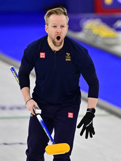 CORTINA, ITALY 20260216 Sweden s Niklas Edin during the men s group stage match, round 8, between Sweden and Germany in the Olympic curling in Cortina. *** The image is included in the SPORTS PACKAGE. For others PAYMENT IMAGE *** CORTINA ITALY x10030x *** CORTINA, ITALY 20260216 Sweden s Niklas Edin during the men s group stage match, round 8, between Sweden and Germany in the Olympic curling in Cortina The image is included in the SPORTS PACKAGE For others PAYMENT IMAGE CORTINA ITALY x10030x  Copyright: xJonasxEkströmer TTx 2026 OLYMPICS MEN S CURLING SWEDEN-GERMANY