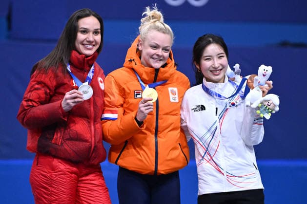 Rg Milano 16 02 2026 - Olimpiadi Milano Cortina 2026 Short Track Speed skating, Eisschnelllauf Women s 1000m foto Image nella foto: Xandra Velzeboer-Courtney Sarault-Gilli Kim 