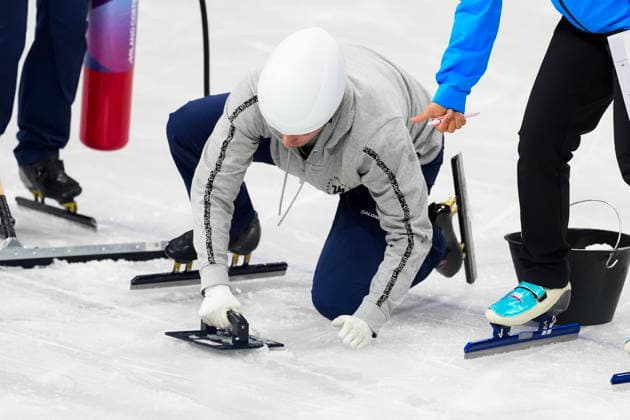 2026-02-16 - Milano Cortina 2026 Winter Olympics MILAN, ITALY - FEBRUARY 16: Ice repair performing on the Short Track Speed skating, Eisschnelllauf of the Milano Cortina 2026 Winter Olympics at the Milano Ice Skating Arena on February 16, 2026 in Milan, Italy Milan Milano Ice Skating Arena Italy Content not available for redistribution in The Netherlands directly or indirectly through any third parties. Copyright: xAndrexWeeningx