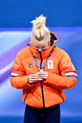 Short Track Speed skating, Eisschnelllauf Women s 1000m Awards, Xandra VELZEBOER (NED) first place, Short Track Speed Skating awards, during Victory Ceremony, at the Olympic Winter games, Winterspiele,Spiele, Summer games Milano Cortina 2026, at Milano Ice Skating Arena, on February 16, 2026 in Milan, Italy. Noxthirdxpartyxsales  aflo_320101239