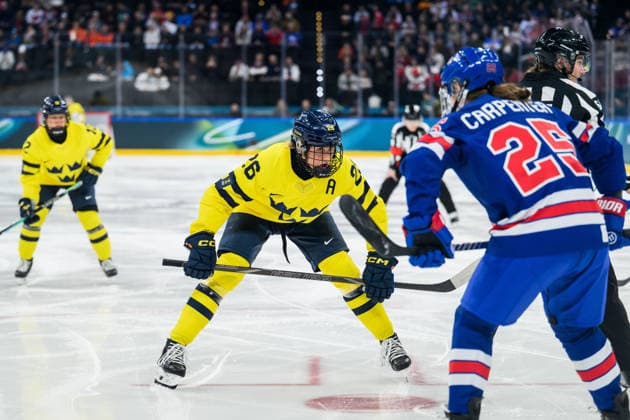 260216 Hanna Olsson of Sweden and Alex Carpenter of USA in the women s Ice hockey, Eishockey semifinal between USA and Sweden during day 10 of the 2026 Winter Olympics on February 16, 2026 in Milan. Photo: Emma Wallskog BILDBYRAN kod EW EW0638 ishockey ice hockey Olympic Games, Olympische Spiele, Olympia, OS olympics winter olympics os ol olympiska spel vinter-os olympiske leker milano cortina 2026 milan cortina 2026 milano cortina 2026 olympic games milano cortina 2026 winter olympic games milano cortina-os milano cortina-ol vinter-ol 10 bbeng semifinal sverige sweden dam usa *** 260216 Hanna Olsson of Sweden and Alex Carpenter of USA in the women s ice hockey semifinal between USA and Sweden during day 10 of the 2026 Winter Olympics on February 16, 2026 in Milan Photo Emma Wallskog BILDBYRAN kod EW EW0638 ishockey ice hockey olympic games olympics winter olympics os ol olympiska spel vinter os olympiske leker milano cortina 2026 milan cortina 2026 milano cortina 2026 olympic games milano cortina 2026 winter olympic games milano cortina os milano cortina ol vinter ol 10 bbeng semifinal sverige sweden dam usa  Copyright: EMMAxWALLSKOG BB260216EW009