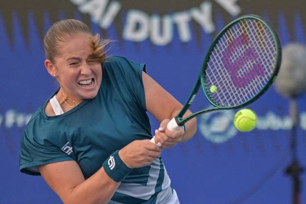 2026 Dubai Duty Free Tennis Championship DUBAI, UNITED ARAB EMIRATES - FEBRUARY 16: Jelena Ostapenko of Latvia competes against Anna Kalinskaya (not seen) in the women s singles match of the Dubai Duty Free Tennis Championship at the Dubai Duty Tennis Stadium in Dubai, United Arab Emirates, on February 16, 2026. Waleed Zein Anadolu Dubai United Arab Emirates. Editorial use only. Please get in touch for any other usage.  Copyright: x2026xAnadoluxWaleedxZeinx
