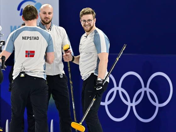 CORTINA, ITALIEN 20260216 Norges Gaute Nepstad, Magnus Ramsfjell och Bendik Ramsfjell efter att ha besegrat Storbritannien i herrarnas gruppspelsmatch, omgang 8, i OS-curlingen i Cortina. *** Bilden ingar i SPORTPAKET. För övriga BETALBILD *** CORTINA ITALIEN x10030x *** CORTINA, ITALY 20260216 Norways Gaute Nepstad, Magnus Ramsfjell and Bendik Ramsfjell after defeating Great Britain in the mens group stage match, round 8, of the Olympic curling in Cortina Picture in SPORT PACKAGE For others PAY PICTURE CORTINA ITALY x10030x  Copyright: xJonasxEkströmer TTx OS 2026 CURLING HERRAR SVERIGE-TYSKLAND