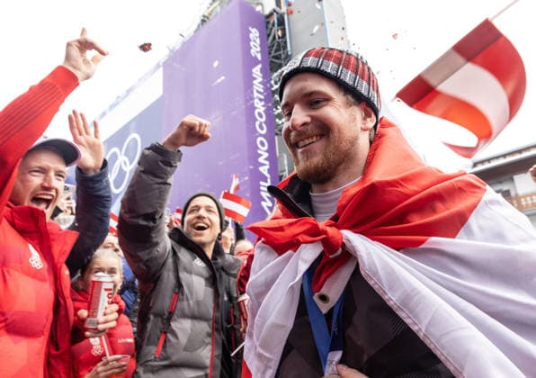 OLYMPICS - Winter Olympic Games, Olympische Spiele, Olympia, OS Milano Cortina 2026 BORMIO,ITALY,16.FEB.26 - OLYMPICS, ALPINE SKIING - Winter Olympic Games Milano Cortina 2026, slalom, men, reception for medalists. Image shows Fabio Gstrein (AUT) and fans.  GEPAxpictures xHaraldxSteiner