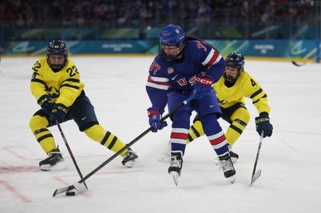 Ice hockey, Eishockey Women In Milan, Italy, on February 16, 2026, Murphy Abbey participates in the Ice Hockey Women s United States of America vs Sweden Play-offs Semifinals on day ten of the Milano Cortina 2026 Winter Olympic Games, Olympische Spiele, Olympia, OS at Milano Santagiulia Ice Hockey Arena. Milano Italy  Copyright: xMattiaxMarteganix originalFilename:martegani-serieami260216_npbh4.jpg