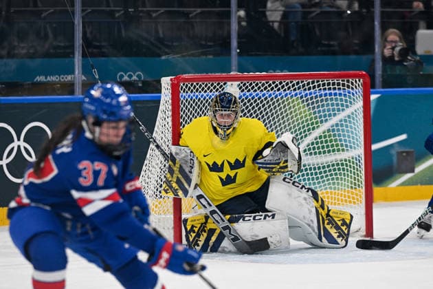 Winter Olympics - Women’s Ice hockey, Eishockey - USA vs Sweden Semi Final Ebba Svensson Traff (1) of Sweden during the the semi final of Women’s Ice Hockey match between USA and Sweden at Milano Santagiulia IHO Arena, in Milan, Italy, on February 16, 2026. Photo by JMP ABACAPRESS.COM Milan Italy  Copyright: xJMP ABACAx
