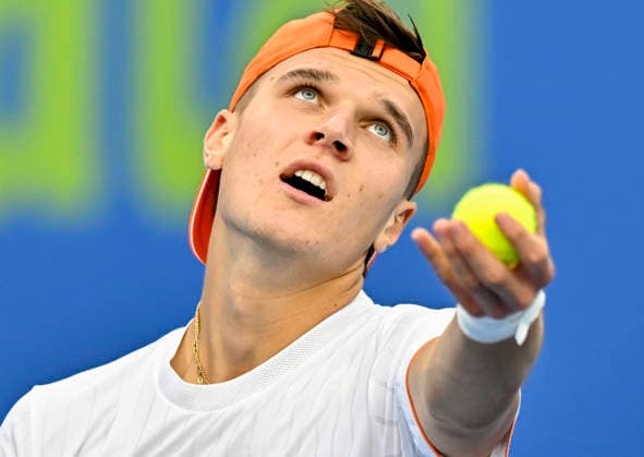 February 16, 2026, Doha, Qatar: Jakub Mensik of Czech Republic seen in action against Jan Choinski of Great Britain during the Round of 32 at the ATP, Tennis Herren men™s Qatar ExxonMobil Open 2026 at the Khalifa International Tennis Complex. Jakub Mensik won against Jan Choinski 6-7,6-2,6-4. Doha Qatar - ZUMAs197 20260216_aaa_s197_090 Copyright: xNoushadxVariyattiyakkalx