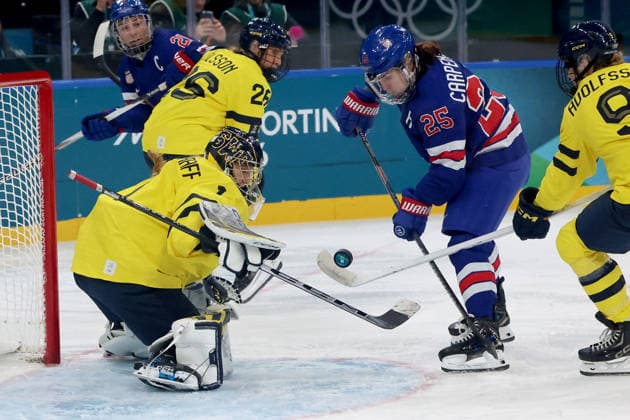 February 16, 2026, Milan, Lombardy, Italy: Alex Carpenter 25 of Team United States against Ebba Svensson Traff 1 of Team Sweden in a women s Ice hockey, Eishockey semifinal during the Milano Cortina 2026 Olympic Winter games, Winterspiele,Spiele, Summer games at Milano Santagiulia Ice Hockey Arena. Olympics 2026: Milano Cortina: Ice Hockey-Women Semifinal- USA-SWE  - ZUMAm117 20260216_oly_m117_001 Copyright: xDavidxMcIntyrex