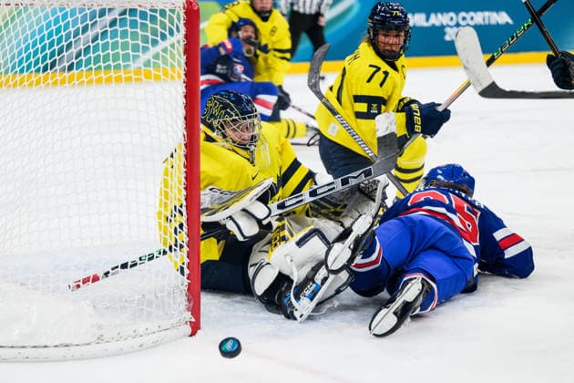 260216 Goaltender Ebba Svensson Träff and Anna Kjellbin of Sweden and Alex Carpenter of USA in the women s Ice hockey, Eishockey semifinal between USA and Sweden during day 10 of the 2026 Winter Olympics on February 16, 2026 in Milan. Photo: Emma Wallskog BILDBYRAN kod EW EW0638 ishockey ice hockey Olympic Games, Olympische Spiele, Olympia, OS olympics winter olympics os ol olympiska spel vinter-os olympiske leker milano cortina 2026 milan cortina 2026 milano cortina 2026 olympic games milano cortina 2026 winter olympic games milano cortina-os milano cortina-ol vinter-ol 10 bbeng semifinal sverige sweden dam usa *** 260216 Goaltender Ebba Svensson Träff and Anna Kjellbin of Sweden and Alex Carpenter of USA in the women s ice hockey semifinal between USA and Sweden during day 10 of the 2026 Winter Olympics on February 16, 2026 in Milan Photo Emma Wallskog BILDBYRAN kod EW EW0638 ishockey ice hockey olympic games olympics winter olympics os ol olympiska spel vinter os olympiske leker milano cortina 2026 milan cortina 2026 milano cortina 2026 olympic games milano cortina 2026 winter olympic games milano cortina os milano cortina ol vinter ol 10 bbeng semifinal sverige sweden dam usa  Copyright: EMMAxWALLSKOG BB260216EW031