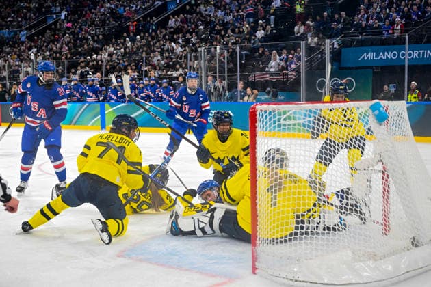 MILANO, ITALIEN 20260216 USA gör 2-0 under damernas semifinal mellan USA och Sverige i Santagiulia Arena under OS i Milano. *** Bilden ingar i SPORTPAKET. För övriga BETALBILD *** MILANO ITALIEN x10070x *** MILANO, ITALY 20260216 USA scores 2 0 during the womens semi-final between USA and Sweden in Santagiulia Arena during the Milan Olympics Picture in SPORT PACKAGE For others PAY PICTURE MILANO ITALY x10070x  Copyright: xJessicaxGow TTx OS 2026 ISHOCKEY USA-SVERIGE SEMIFINAL