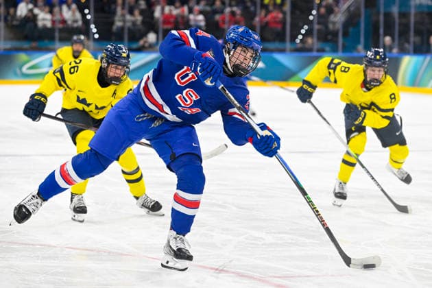 MILAN, ITALY 20260216 USA s Joy Dunne with the puck during the women s semifinal between the USA and Sweden at the Santagiulia Arena during the Milan Olympics. *** The image is included in the SPORTS PACKAGE. For others PAID IMAGE *** MILANO ITALY x10070x *** MILAN, ITALY 20260216 USA s Joy Dunne with the puck during the women s semifinal between the USA and Sweden at the Santagiulia Arena during the Milan Olympics The image is included in the SPORTS PACKAGE For others PAID IMAGE MILANO ITALY x10070x  Copyright: xJessicaxGow TTx OS 2026 ICE HOCKEY USA-SWEDEN SEMI-FINALS