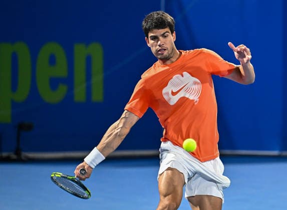 February 16, 2026, Doha, Qatar: Carlos Alcaraz of Spain seen during Day One practice of the ATP, Tennis Herren men™s Qatar Exxon Mobil Open 2026 at the Khalifa International Tennis Complex. Doha Qatar - ZUMAs197 20260216_aaa_s197_145 Copyright: xNoushadxVariyattiyakkalx