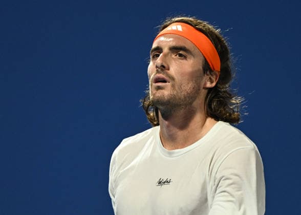 Qatar ExxonMobil Open 2026 - Day One DOHA, QATAR FEBRUARY 16: Carlos Alcaraz of Spain is seen during a practice session with Stefanos Tsitsipas of Greece ahead of the Qatar ExxonMobil Open at the Khalifa International Tennis and Squash Complex on February 16, 2026 in Doha, Qatar. Doha Qatar  Copyright: xArturxWidakx originalFilename:widak-qatarexx260216_np1xU.jpg