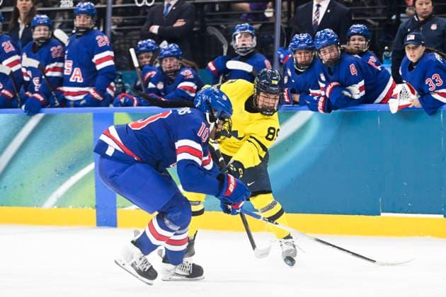 MILAN, ITALY 20260216 USA s Laila Edwards against Sweden s Nicole Hall during the women s semifinal between USA and Sweden at Santagiulia Arena during the Milan Olympics. *** Image is included in the SPORTS PACKAGE. For others PAID IMAGE *** MILANO ITALY x10070x *** MILAN, ITALY 20260216 USA s Laila Edwards against Sweden s Nicole Hall during the women s semifinal between USA and Sweden at Santagiulia Arena during the Milan Olympics Image is included in the SPORTS PACKAGE For others PAID IMAGE MILANO ITALY x10070x  Copyright: xJessicaxGow TTx OS 2026 ICE HOCKEY USA-SWEDEN SEMI-FINALS