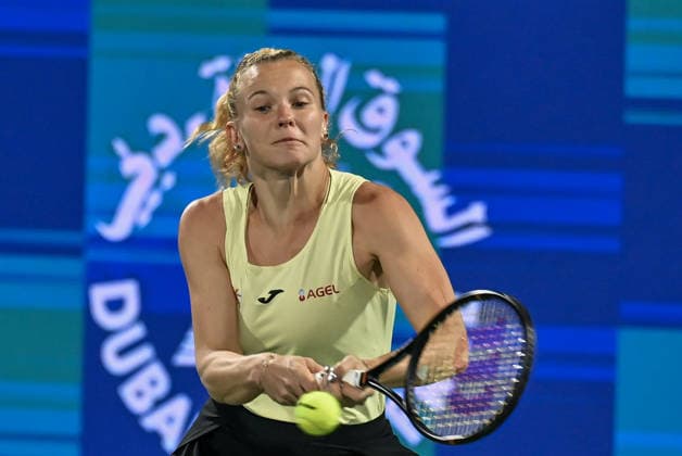 2026 Dubai Duty Free Tennis Championship DUBAI, UNITED ARAB EMIRATES - FEBRUARY 16: Paula Badosa of Spain competes against Katerina Siniakova in the women s singles match of the Dubai Duty Free Tennis Championship at the Dubai Duty Tennis Stadium in Dubai, United Arab Emirates, on February 16, 2026. Waleed Zein Anadolu Dubai United Arab Emirates. Editorial use only. Please get in touch for any other usage.  Copyright: x2026xAnadoluxWaleedxZeinx