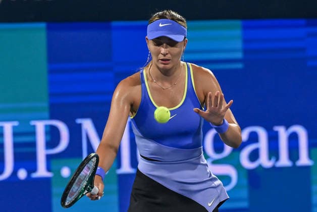 2026 Dubai Duty Free Tennis Championship DUBAI, UNITED ARAB EMIRATES - FEBRUARY 16: Paula Badosa of Spain competes against Katerina Siniakova in the women s singles match of the Dubai Duty Free Tennis Championship at the Dubai Duty Tennis Stadium in Dubai, United Arab Emirates, on February 16, 2026. Waleed Zein Anadolu Dubai United Arab Emirates. Editorial use only. Please get in touch for any other usage.  Copyright: x2026xAnadoluxWaleedxZeinx