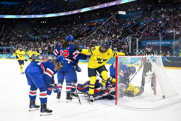 MILAN, ITALY 20260216 Sweden s Hanna Olsson 26 and Thea Johansson 23 lie over USA goalkeeper Aerin Frankel 31, Haley Winn 8 (left), during the women s semifinal match between USA and Sweden at Santagiulia Arena during the Milan Olympics. *** Image included in SPORTS PACKAGE. For others PAID IMAGE *** MILANO ITALY x10070x *** MILAN, ITALY 20260216 Sweden s Hanna Olsson 26 and Thea Johansson 23 lie over USA goalkeeper Aerin Frankel 31, Haley Winn 8 left , during the women s semifinal match between USA and Sweden at Santagiulia Arena during the Milan Olympics Image included in SPORTS PACKAGE For others PAID IMAGE MILANO ITALY x10070x  Copyright: xJessicaxGow TTx OS 2026 ICE HOCKEY USA-SWEDEN SEMI-FINALS