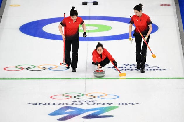 (260216) -- CORTINA D AMPEZZO, Feb. 16, 2026 -- Wang Rui (C) of China competes during the curling women round robin session 7 match between China and Canada at the 2026 Milan-Cortina Winter Olympics in Cortina, Italy, Feb. 16, 2026. ) (MICO2026)ITALY-CORTINA D AMPEZZO-OLYMPIC Winter games, Winterspiele,Spiele, Summer games CURLING-WOMEN-ROUND ROBIN-CHN VS CAN LianxYi 