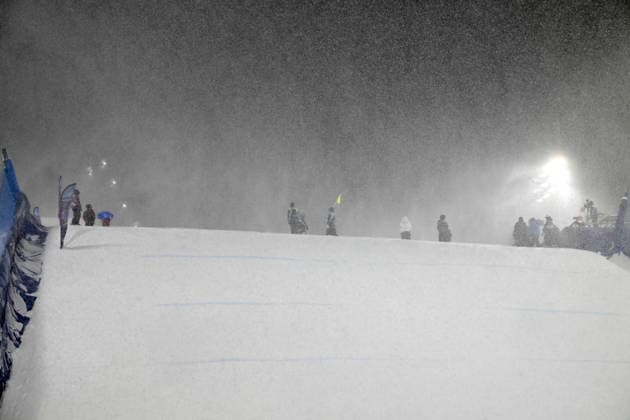 LKS 20260216 Snow falls during the Women s Freeski Big Air Final at the Milano Cortina Winter Olympics at Livigno Snow Park on February 16, 2026. - RONI REKOMAA Livigno Italy NSZAnbVSy2A  Copyright: xRonixRekomaax NSZAnbVSy2A