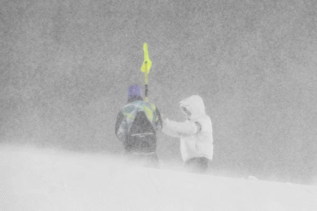 LKS 20260216 Snow falls during the Women s Freeski Big Air Final at the Milano Cortina Winter Olympics at Livigno Snow Park on February 16, 2026. - RONI REKOMAA Livigno Italy zFQYXHtP21I  Copyright: xRonixRekomaax zFQYXHtP21I