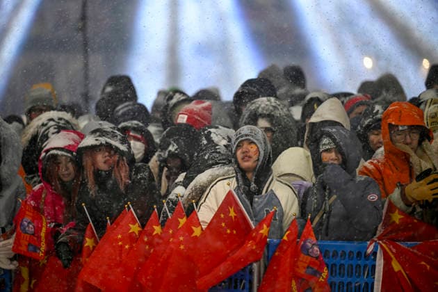 LKS 20260216 Snow falls on spectators during the Women s Freeski Big Air Final at the Milano Cortina Winter Olympics at Livigno Snow Park on February 16, 2026. - RONI REKOMAA Livigno Italy Sx5KjMCS7aA  Copyright: xRonixRekomaax Sx5KjMCS7aA