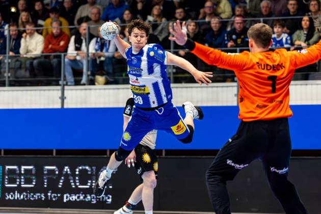 16.02.206, GER, Handball, Maenner, Saison 25 26, Daikin 1.Bl, 21.Spieltag, ThSV Eisenach - Bergischer HC Tillman Leu (ThSV Eisenach,99), Christopher Rudeck (Bergischer HC) 99817 Eisenach Werner-Assmann-Halle Am Sportp Thueringen Deutschland