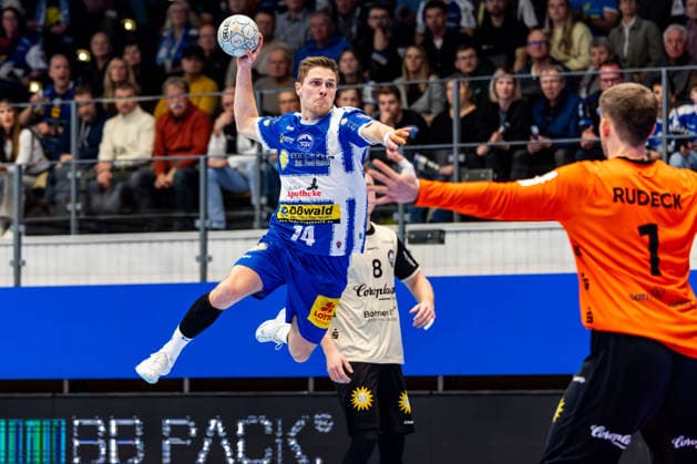 16.02.206, GER, Handball, Maenner, Saison 25 26, Daikin 1.Bl, 21.Spieltag, ThSV Eisenach - Bergischer HC Vincent Buechner (ThSV Eisenach,74), Christopher Rudeck (Bergischer HC) 99817 Eisenach Werner-Assmann-Halle Am Sportp Thueringen Deutschland
