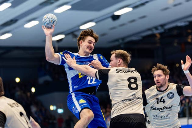 16.02.206, GER, Handball, Maenner, Saison 25 26, Daikin 1.Bl, 21.Spieltag, ThSV Eisenach - Bergischer HC Felix Aellen (ThSV Eisenach,22), Nico Schoettle (Bergischer HC) 99817 Eisenach Werner-Assmann-Halle Am Sportp Thueringen Deutschland