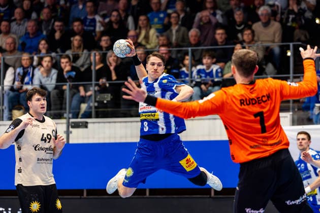 16.02.206, GER, Handball, Maenner, Saison 25 26, Daikin 1.Bl, 21.Spieltag, ThSV Eisenach - Bergischer HC Oskar Joelsson (ThSV Eisenach,3), Christopher Rudeck (Bergischer HC) 99817 Eisenach Werner-Assmann-Halle Am Sportp Thueringen Deutschland